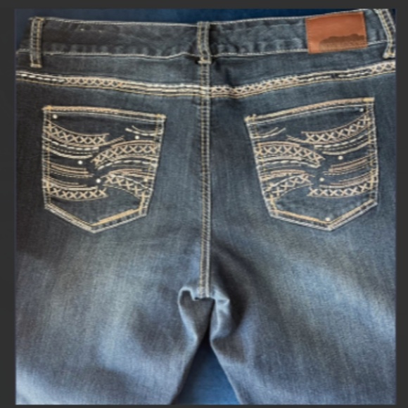 Maurices Boot Cut Low Rise Women’s Jeans; Embellished Pockets - Picture 2 of 6